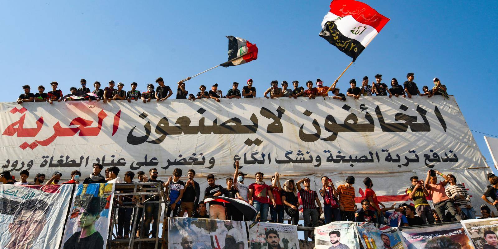 An image of anti-government protesters in the Iraqi city of Nasiriya, 2020