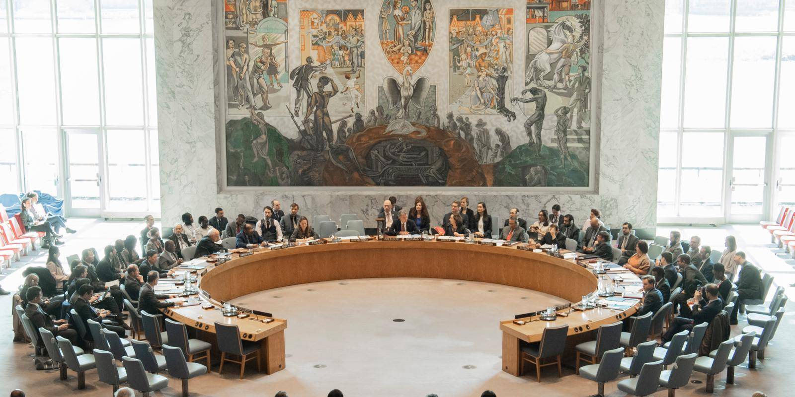 A wide view of the Security Council chamber with curtains open during the meeting on the situation in Mali.