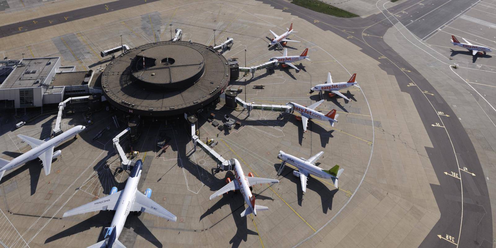 Aircraft stranded at London Gatwick airport