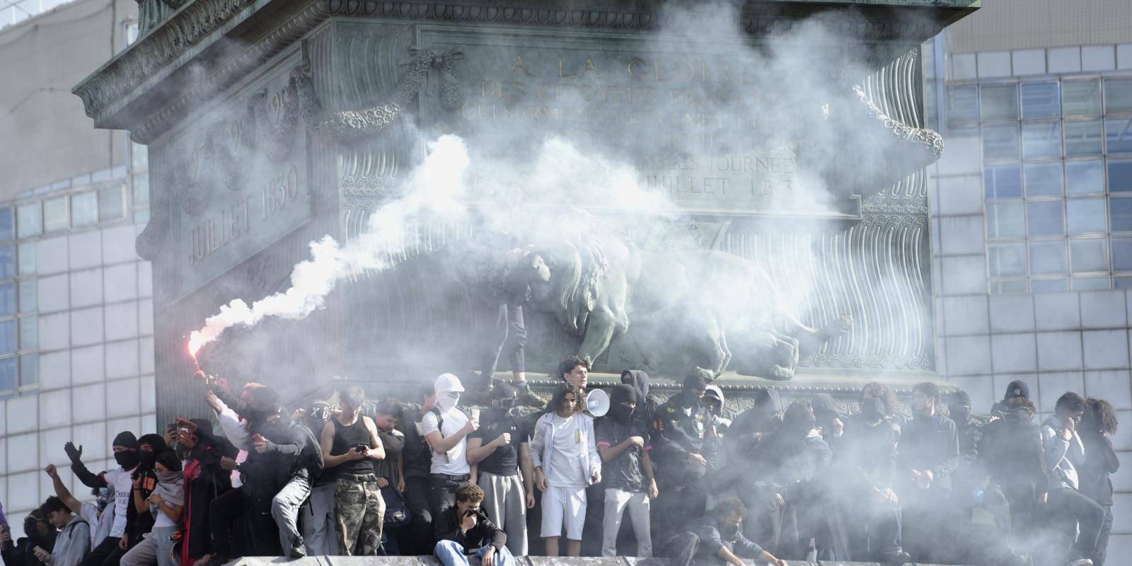 Photo of student protests in Paris.