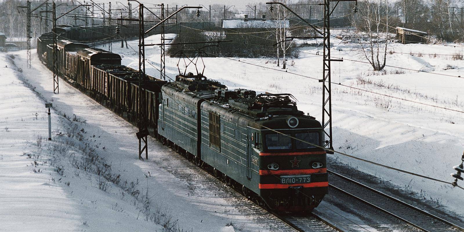 A train on the Trans-Siberian Railway, Russia. Dea Picture Library/Getty Images