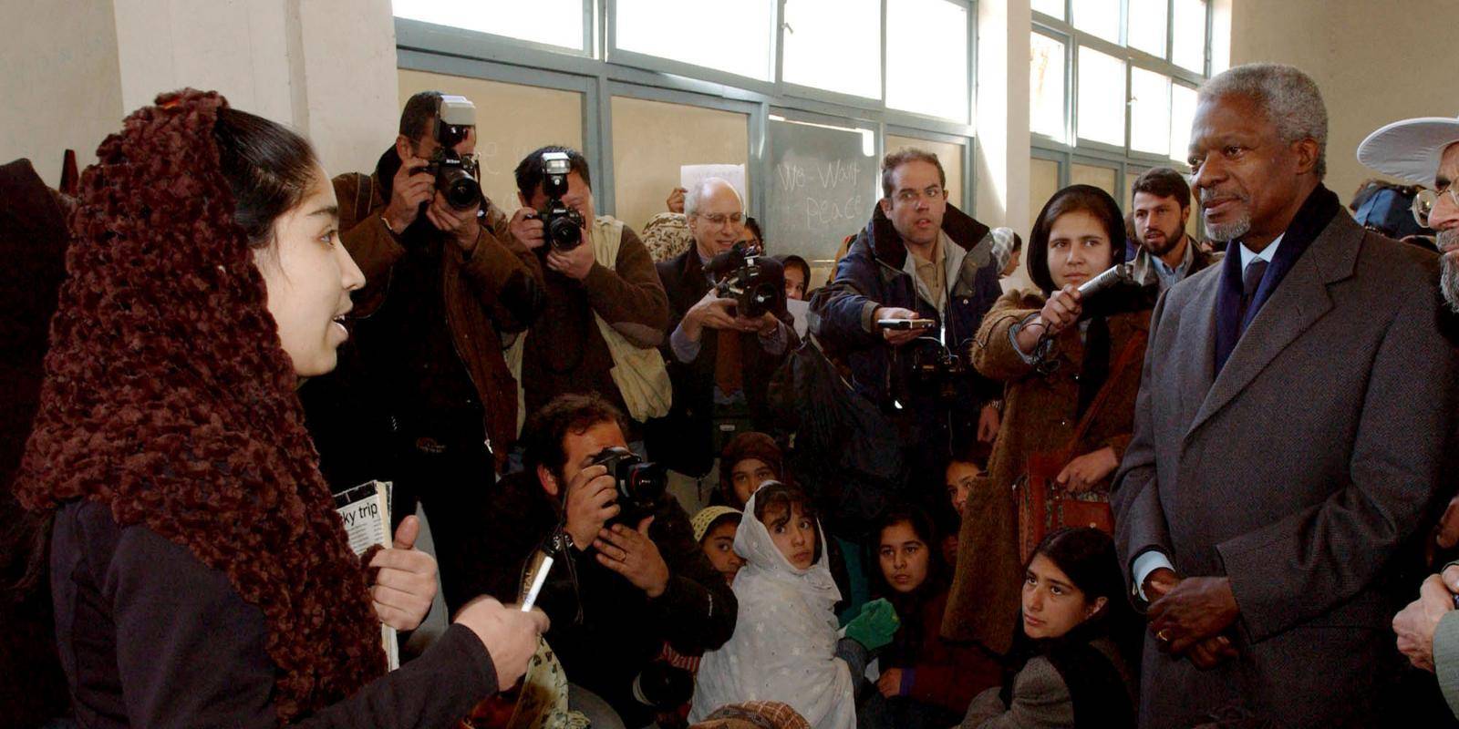 Cover image: Kofi Annan meets with high-school students in Kabul, Afghanistan, in January 2002. Copyright © Chien-min Chung/Getty Photos