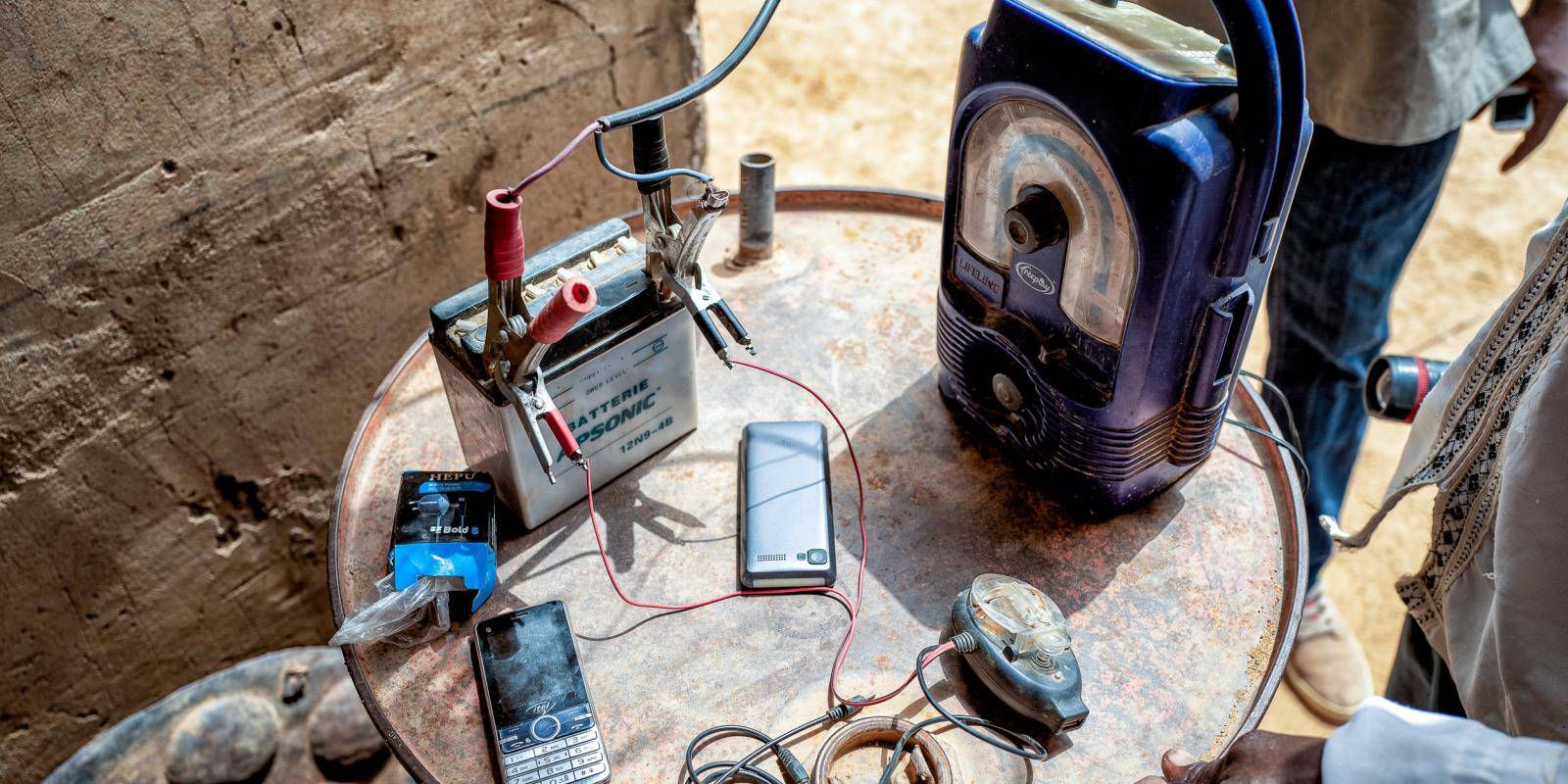 Portable battery connected to a solar PV and used to recharge mobile phones and power a radio in Goudoubo Refugee camp (Burkina Faso).