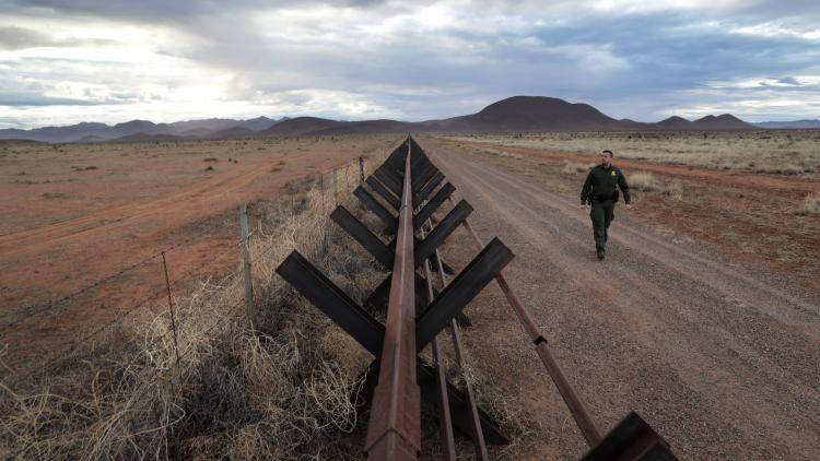 US border patrol along the US-Mexico fence in Antelope Wells, New Mexico. Photo by John Moore/Getty Images.