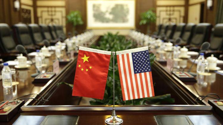 Flags of the US and China at the Ministry of Agriculture in Beijing. Photo by JASON LEE/AFP via Getty Images.