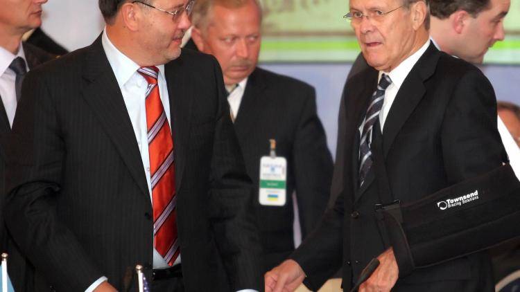 Former Ukrainian defence minister, Anatoly Grytsenko, on 27 September 2006 in Tirana, Albania before the opening session of a meeting of defence ministers from southeastern Europe. Photo: Getty Images.