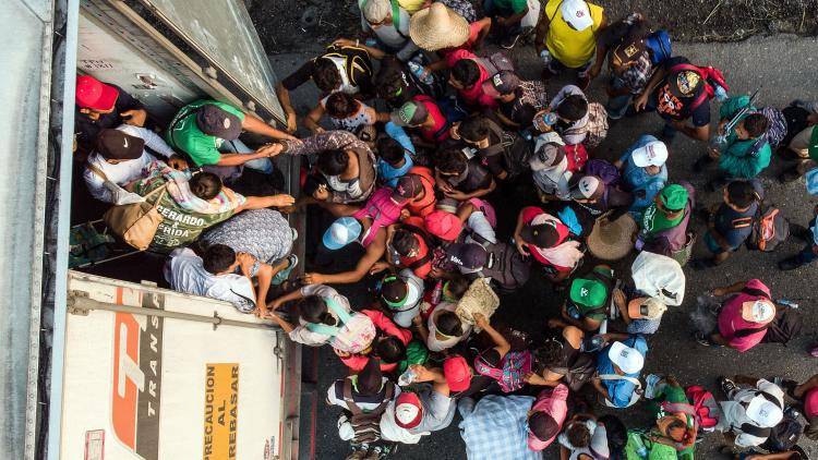 Largely Honduran migrants queue to join a caravan heading to the US near Pijijiapan, southern Mexico on 26 October 2018. Photo: Getty Images.
