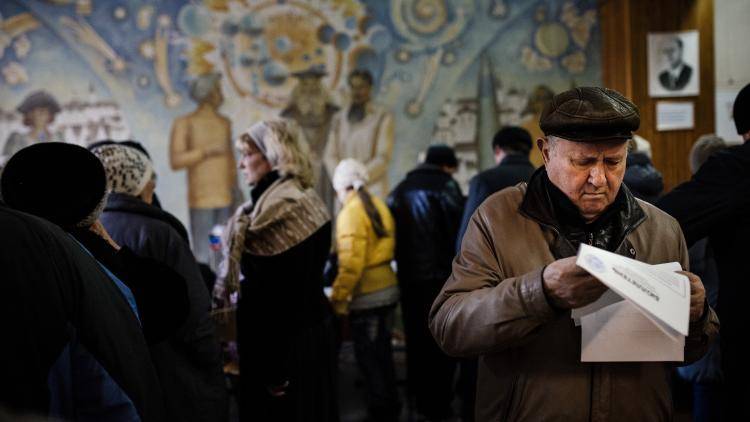 A man reads his ballot while voting in a polling station in Donetsk, Ukraine on 2 November 2014. Photo: Getty Images.
