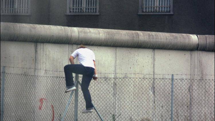A man attempts to cross the Berlin Wall, unknown date.
