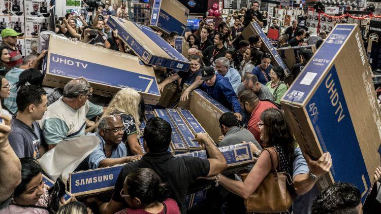 Black Friday crowd