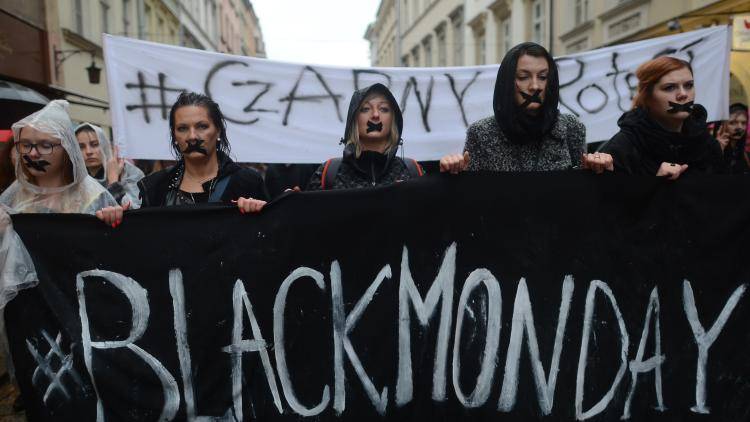 Women wearing black participate in a nationwide pro-abortion protest on 3 October 2016 in Warsaw, Poland. The protest, called Black Monday, opposes the tightening of anti-abortion laws by the Polish government. Photo: Getty Images.