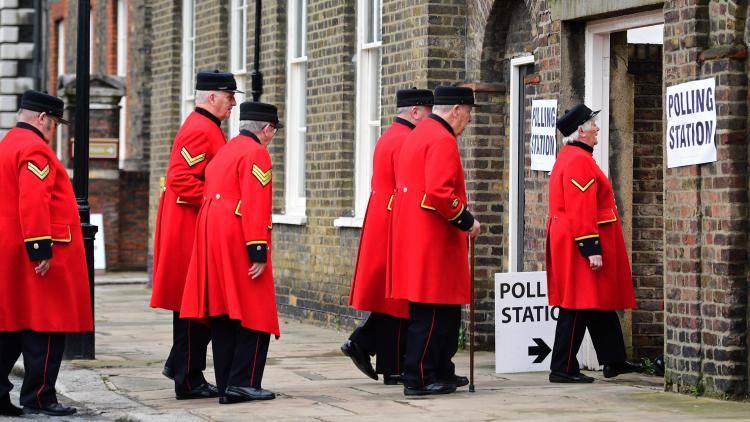 Chelsea pensioners line up in royal traditional attire