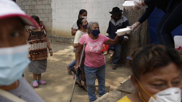 Guatemalan woman receives a lunch box for the poor