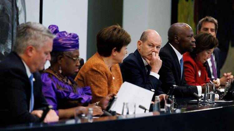 Mathias Cormann, Secretary-General of the OECD; Ngozi Okonjo-Iweala, Director-General of the WTO; Kristalina Georgieva, Managing Director of the IMF; and German Chancellor Olaf Scholz speaking to the media in Berlin