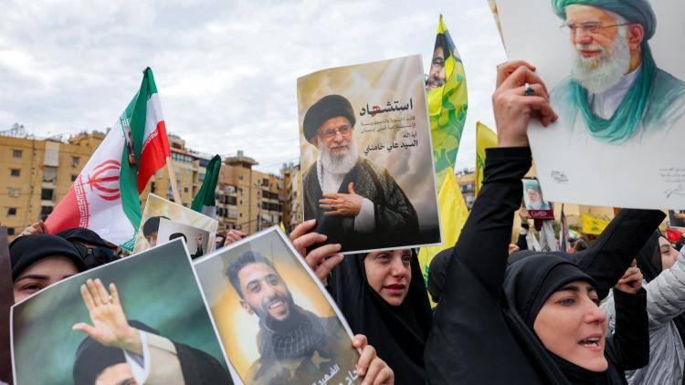 Supporters march holder pictures of Ayatollah Ali Khamenei