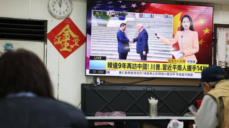 A television news programme at a restaurant in Taipei on 14 May 2026 shows the meeting between the US President Donald Trump and China’s President Xi Jinping.