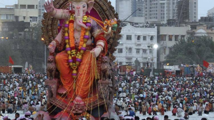 Mumbai, the city where enormous deals between Gujarati diamond traders are still sealed by a simple handshake. Photo: Nagesh Ohal/India Today Group/Getty Images