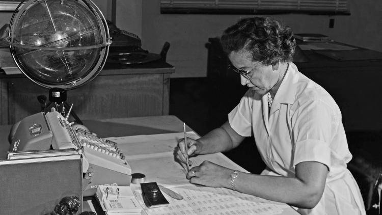 Space scientist and mathematician, Katherine Johnson, works at her desk with an adding machine and a 'Celestial Training' device at NASA Langley Research Center in 1962 in Hampton, Virginia in the United States. Photo: Getty Images. 