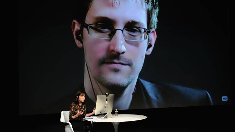 Edward Snowden interviewed by video link in 2014