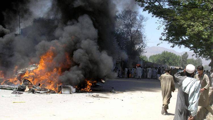  Afghan university students shout anti-US slogans and burn vehicles during a protest in Jalalabad, May 2005