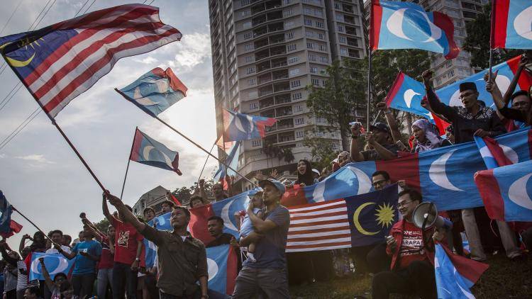 Supporters of Mahathir Mohamad celebrate his election victory in Kuala Lumpa