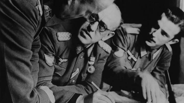 A meeting between officers of the Spanish Blue Division and the Wehrmacht in 1943. Spanish soldiers from this division fought with the Waffen SS on the Russian front