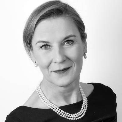 Headshot of Julie Holt-Jones