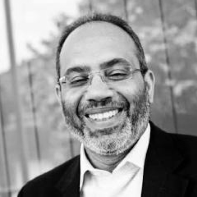 Headshot of Carlos Lopes