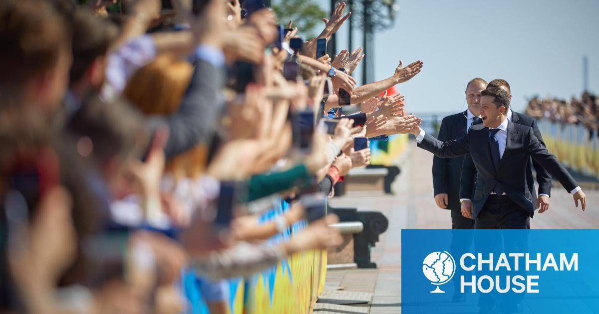 2021-07-01-Zelenskyy-inauguration-crowd.