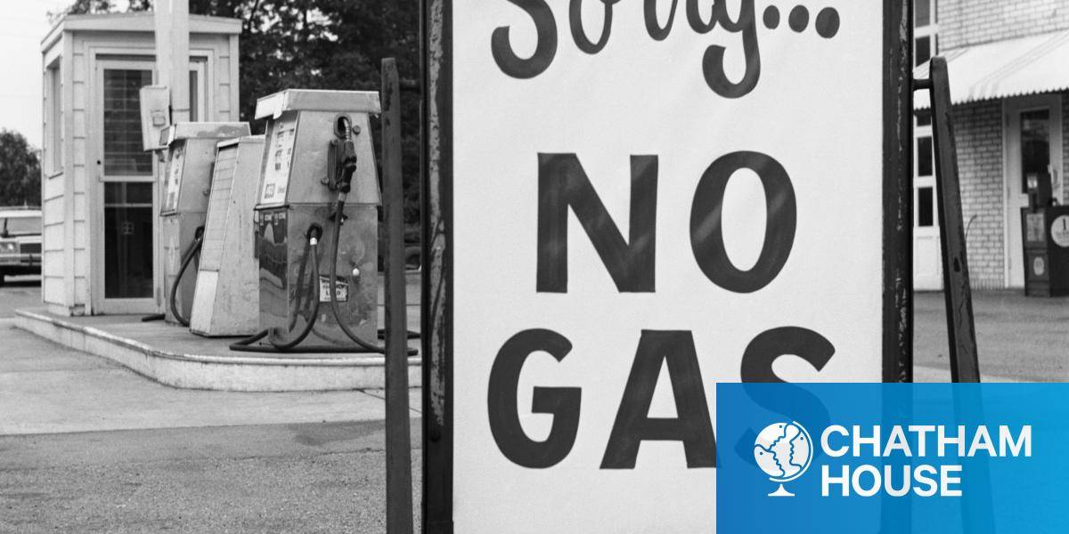 Sign saying 'Sorry... no gas' at a petrol station in 1973