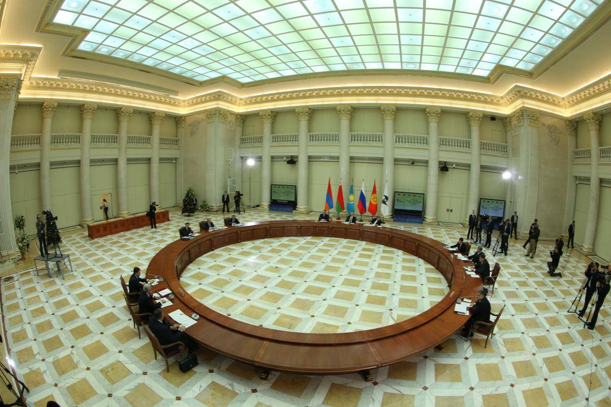 Attendees at the Eurasian Economic Union Summit in Saint Petersburg, Russia, on 26 December 2016.