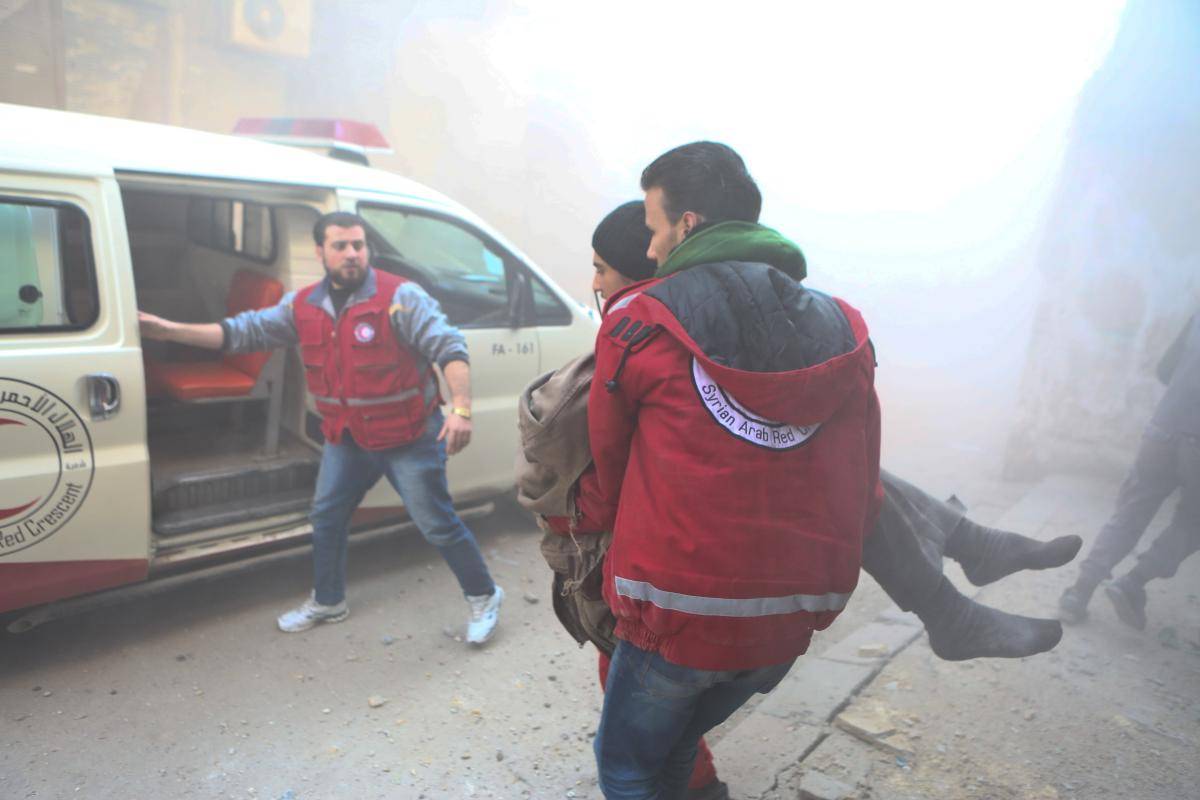 Rescue of the wounded in Duma city by Syrian Red Crescent paramedics, 2 February 2018. Photo: Samer Bouidani/NurPhoto/Getty