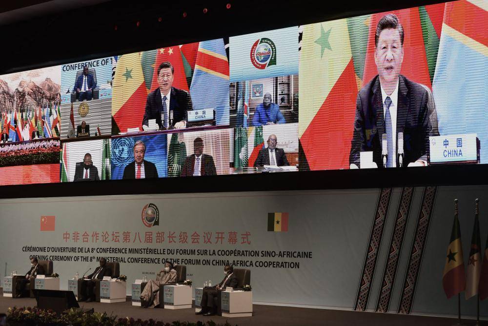 الرئيس الصيني شي جين بينغ يلقي خطابه خلال اجتماع التعاون الصيني الأفريقي