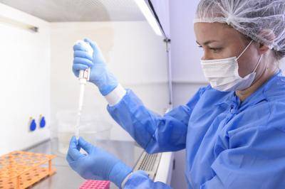 A biologist works on the virus inactivation process in Belo Horizonte, Brazil on 24 March 2020. The Brazilian Ministry of Health convened The Technological Vaccine Center to conduct research on COVID-19 in order to diagnose, test and develop a vaccine. Photo: Getty Images. 