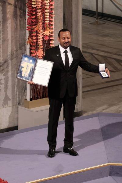 Abiy Ahmed displays his Nobel Peace Prize