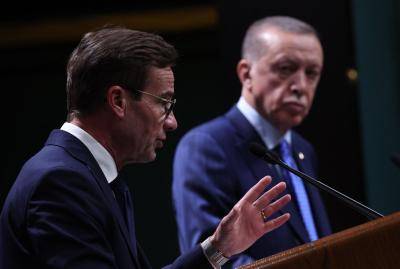 Turkish President Recep Tayyip Erdogan (R) and Swedish Prime Minister Ulf Kristersson (L) hold a press conference following their meeting at the Presidential Palace in Ankara on 8 November 2022. Photo by ADEM ALTAN/AFP via Getty Images.