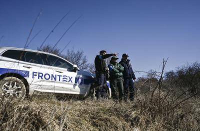 A Serbian border police officer and members of European Border and Coast Guard Agency Frontex patrol on the Bulgaria-Serbia border, near the Serbian border village of Gradina, on 17 February 2023. Photo by NIKOLAY DOYCHINOV/AFP via Getty Images.