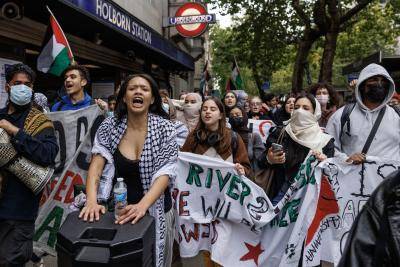 Palestinian protestors in London