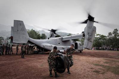 Nepalese soldiers unload relief supplies from a US Osprey aircraft on 9 May 2015. Photo by Getty Images.