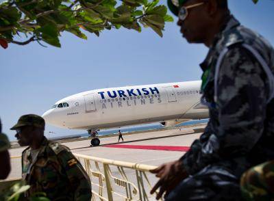 The maiden commercial flight for Turkish Airlines into Somalia's capital, Mogadishu, 6 March 2012. Photo: Phil Moore/AFP/Getty Images.