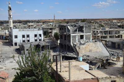 A general view of deserted streets and damaged buildings in the central Syrian town of Talbisseh in the Homs province on 30 September 2015. Photo by Getty Images.