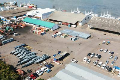 Fishing boats from EMATUM and speedboats belonging to Mozambican state company Pro-Indicus at the Maputo Harbour on 22 April 2016. Photo by Getty Images.