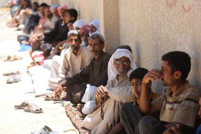 Iraqi people leave their homes in Fallujah town due to conflicts between ISIS and security forces on 30 May 2016. Photo by Getty Images.
