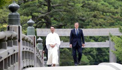 David Cameron visits at the Ise-Jingu Shrine as he attends the G7 Summit in Japan on 26 May 2016. Photo by Getty Images.