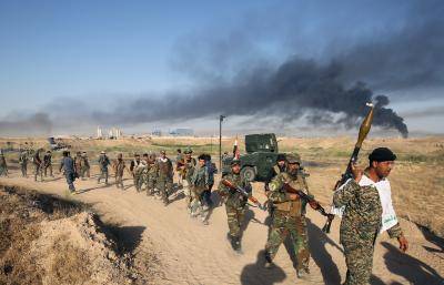 Iraqi pro-government forces advance towards the city of Fallujah on 23 May 2016. Photo by Getty Images.