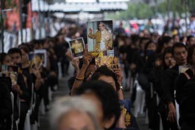 Nation-wide mourning has been calm and dignified. Photo by Getty Images.