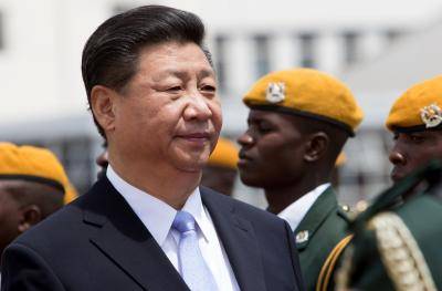 Xi Jinping arrives to a guard of honour in Harare in 2015. Photo: Getty Images.