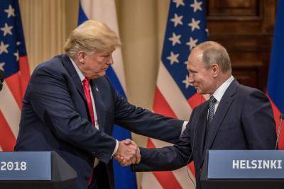 Donald Trump and  Vladimir Putin shake hands during their joint press conference on 16 July. Photo: Getty Images.