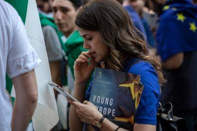Young woman at the March for Europe in May 2018. Photo by Emanuele Cremaschi/Getty Images