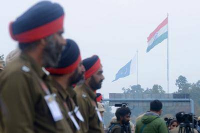 Indian policemen wait for the return of Indian pilot Abhinandan Varthaman on 1 March. Photo: Getty Images.